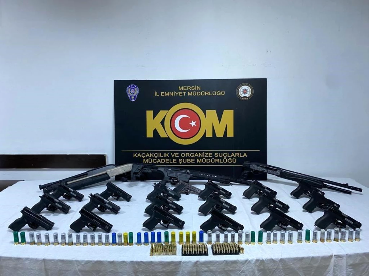 Mersin'de Silah ve Uyuşturucu Operasyonu: 23 Silah ve 15 Bin 456 Sentetik Ecza Hapı Ele Geçirildi