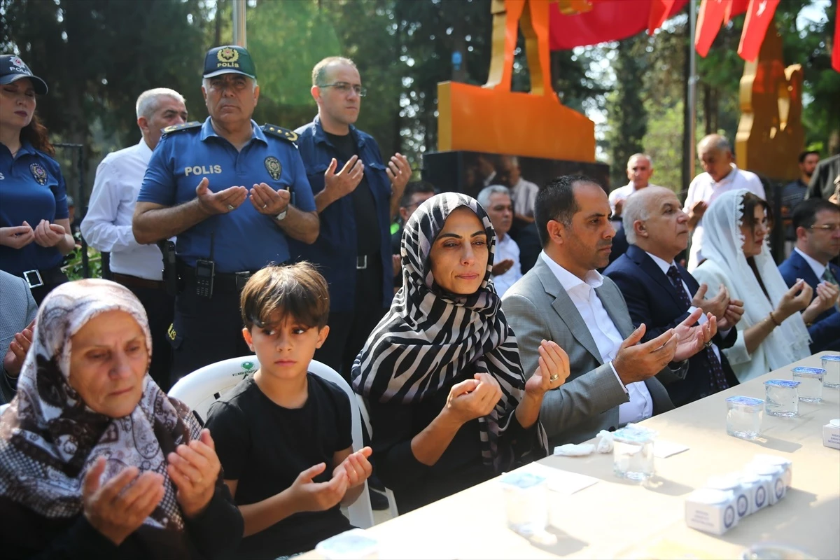 Mersin'de polisevindeki terör saldırısında şehit olan polis mezarı başında anıldı