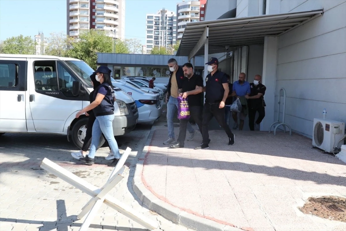 Mersin'de terör örgütlerinin finans kaynaklarına yönelik operasyon: 3 tutuklama