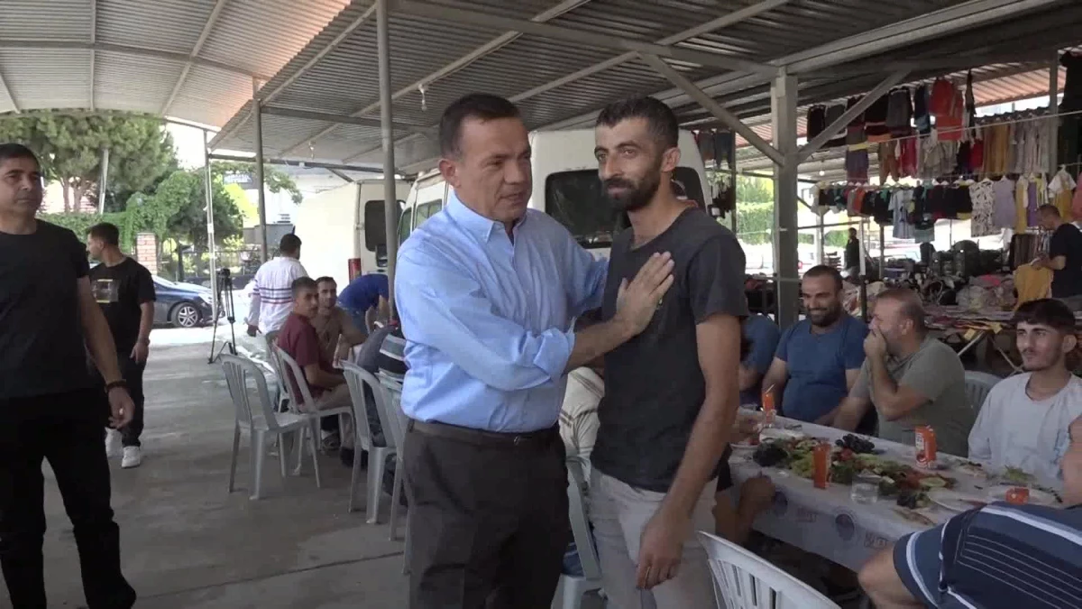 Mersin Yenişehir Belediye Başkanı Abdullah Özyiğit, semt pazarında esnaf ve vatandaşlarla buluştu