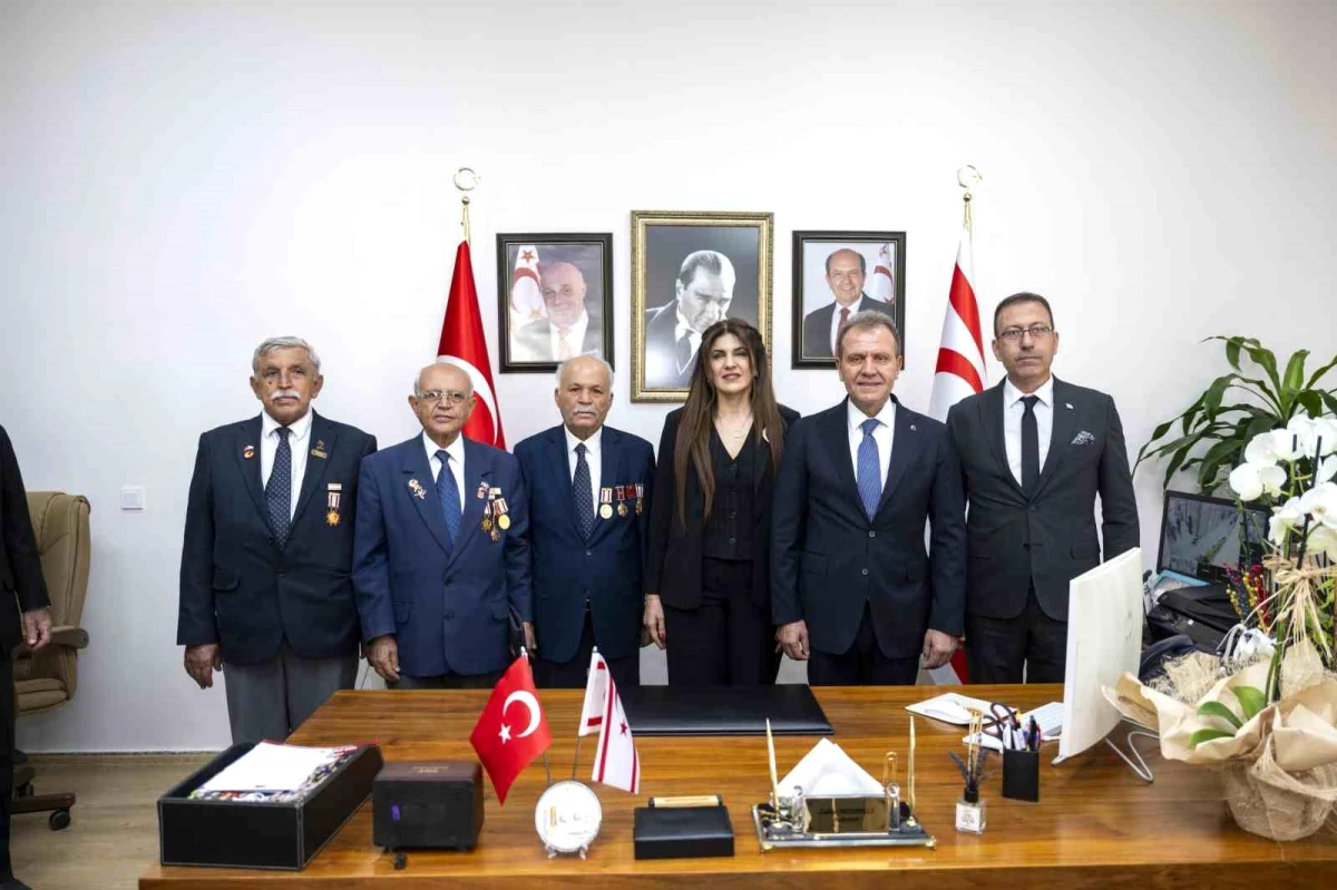 Mersin Büyükşehir Belediye Başkanı Vahap Seçer, KKTC'nin 40. kuruluş yıl dönümünü kutladı