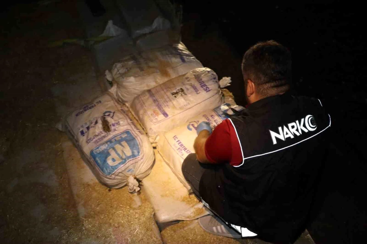 Mersin'de Saman Yüklü Tırda 32 Kilo Esrar Ele Geçirildi