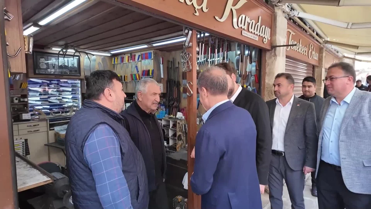 Mersin Büyükşehir Belediye Başkanı Vahap Seçer Tarsus'ta Esnaf ve Vatandaşlarla Buluştu