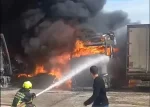 Mersin'de Tır Garajında Yangın: 3 Tır Kullanılamaz Hale Geldi
