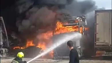Mersin'de Tır Garajında Yangın: 3 Tır Kullanılamaz Hale Geldi