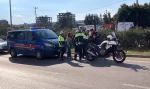 Mersin'de motosikletin otomobile çarpması sonucu 2 kişi yaralandı