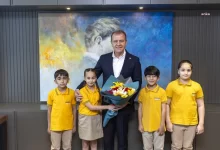 Mersin Büyükşehir Belediye Başkanı Vahap Seçer, Yenişehir Barbaros İlkokulu öğrencileriyle buluştu