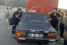 Mersin'de otomobilin tıra çarpması sonucu 1 kişi öldü, 1 kişi yaralandı