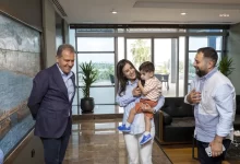 Mersin Büyükşehir Belediye Başkanı Vahap Seçer, SMA hastası Asrın Efe'yi ziyaret etti