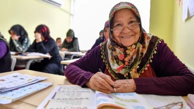 Mersin Büyükşehir Belediyesi Kadınlara Okuma-Yazma Kursu Düzenliyor