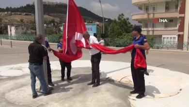 Silifke'de Ay Yıldızlı anıtın yerine Türk bayrağı konuldu