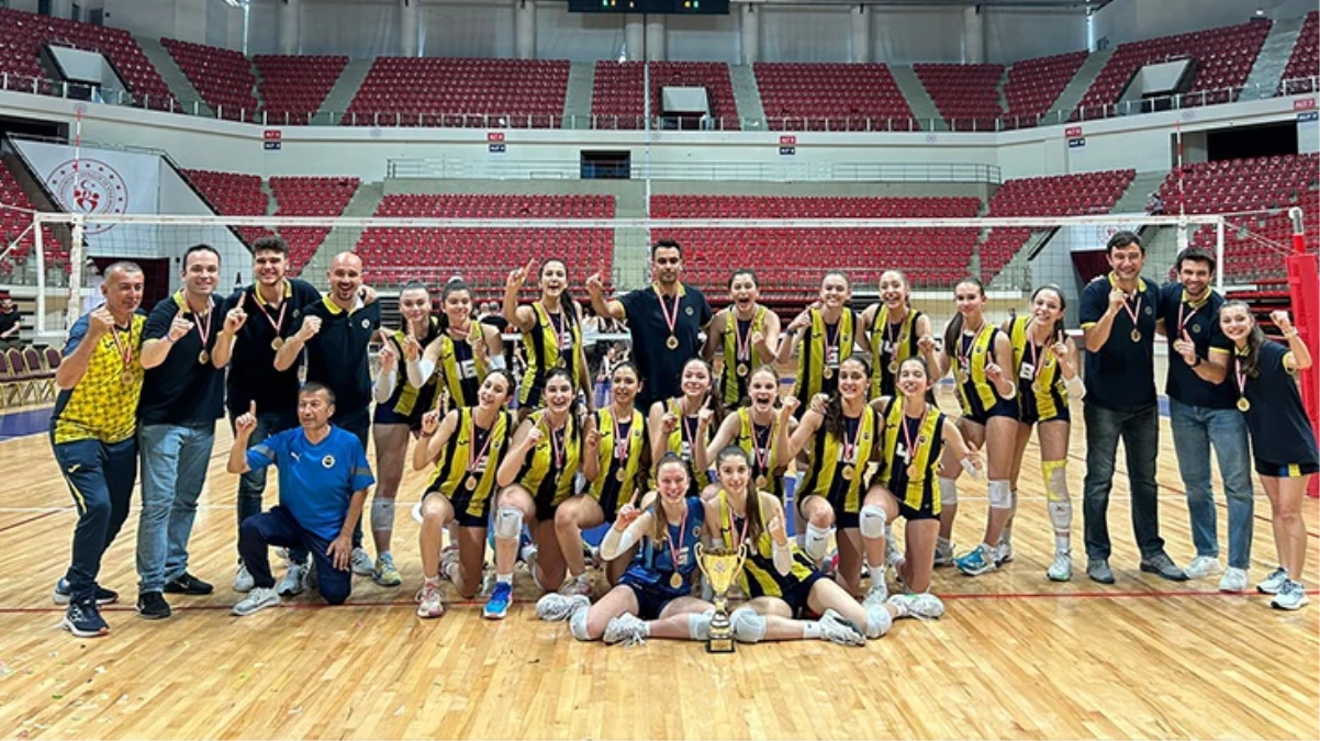 Fenerbahçe Küçük Kız Voleybol Takımı Türkiye Şampiyonu