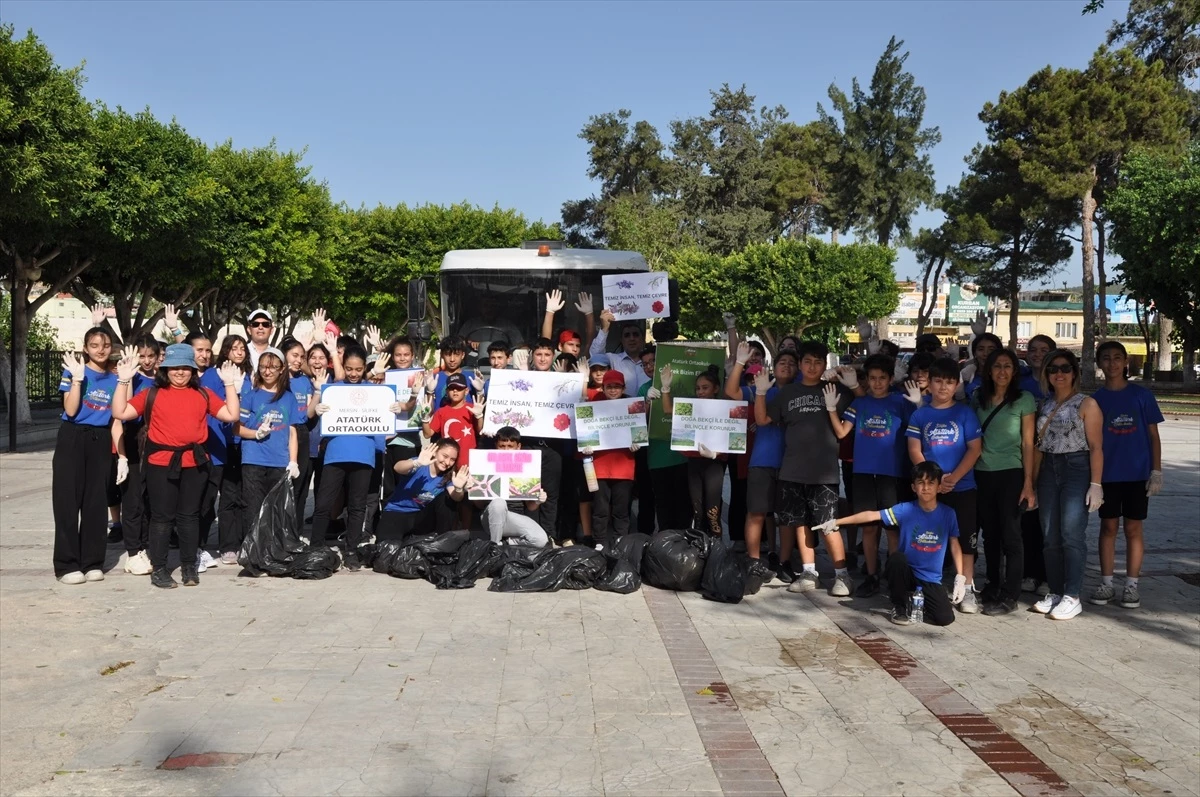 Silifke'de Ortaokul Öğrencileri Çevre Temizliği Yaptı