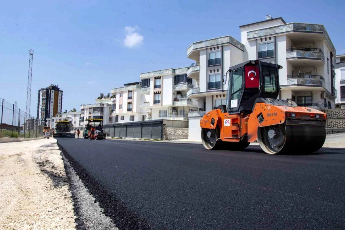 Mersin Büyükşehir Belediyesi Arpaçsakarlar Mahallesi'nde Sıcak Asfalt Çalışması Yaptı