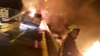 Tarsus'ta karton yüklü tırın dorsesinde yangın çıktı