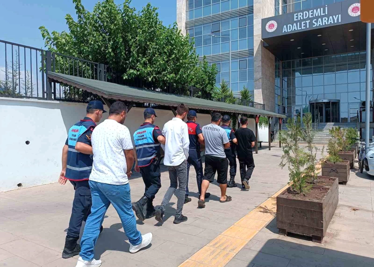 Mersin'de Göçmen Kaçakçılarına Operasyon: 5 Organizatör Gözaltına Alındı