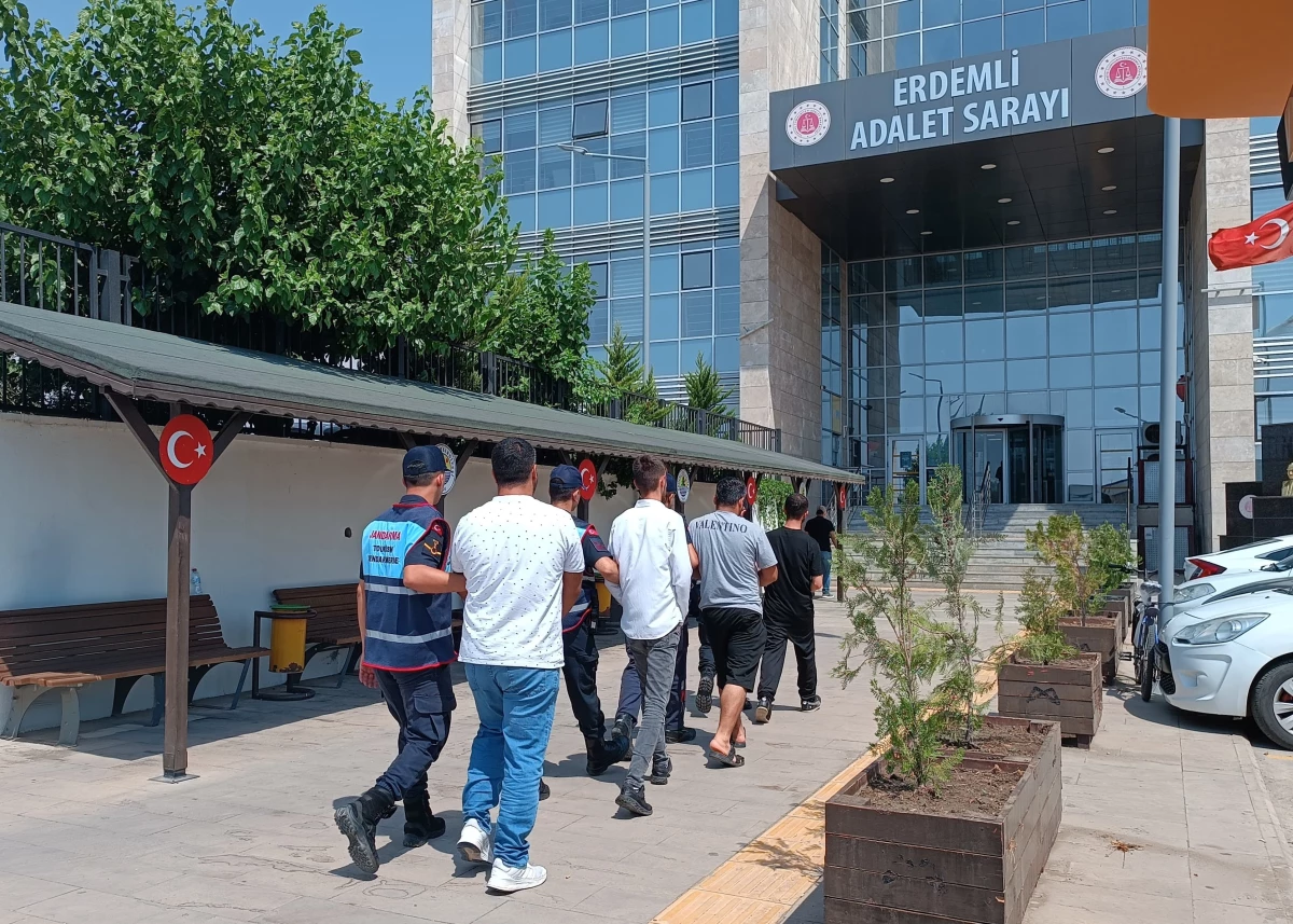 Mersin ve İstanbul'da Göçmen Kaçakçılığı Operasyonu: 5 Şüpheli Gözaltına Alındı