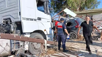Tarsus'ta araç-tır çarpışması: 1 ölü, 6 yaralı