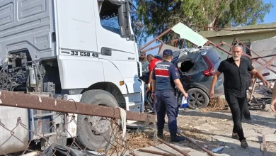 Tarsus'ta TIR ve otomobil çarpıştı: 1 ölü, 6 yaralı