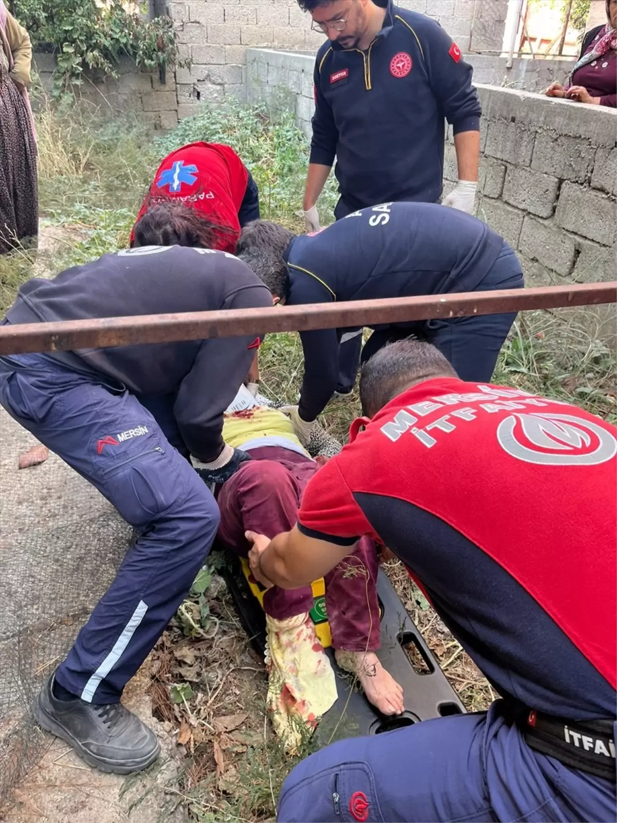 Mersin'de kuyuya düşen kadın kurtarıldı