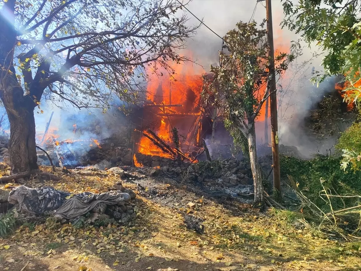 Anamur'da Yangın: Ev ve Bahçe Zarar Gördü