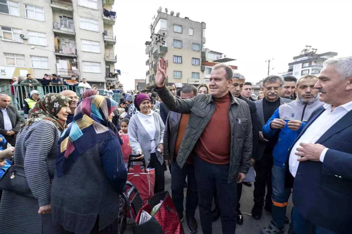 Mersin Büyükşehir Belediye Başkanı Seçer, Pazar Esnafını Dinledi