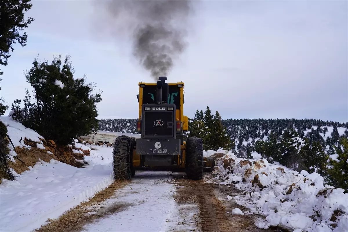 Erdemli'de Kar Yolu Kapatmıştı