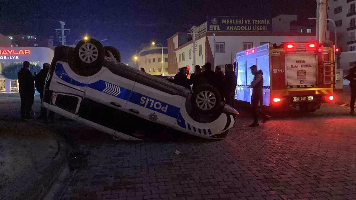 Erdemli'de Polis Aracına Otomobil Çarptı