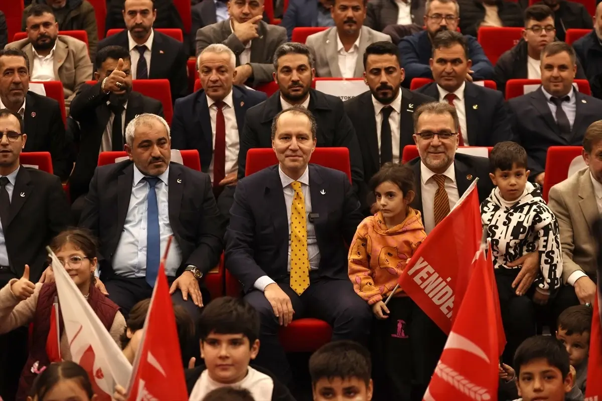 Yeniden Refah Partisi Genel Başkanı Erbakan, Mersin'de il kongresine katıldı