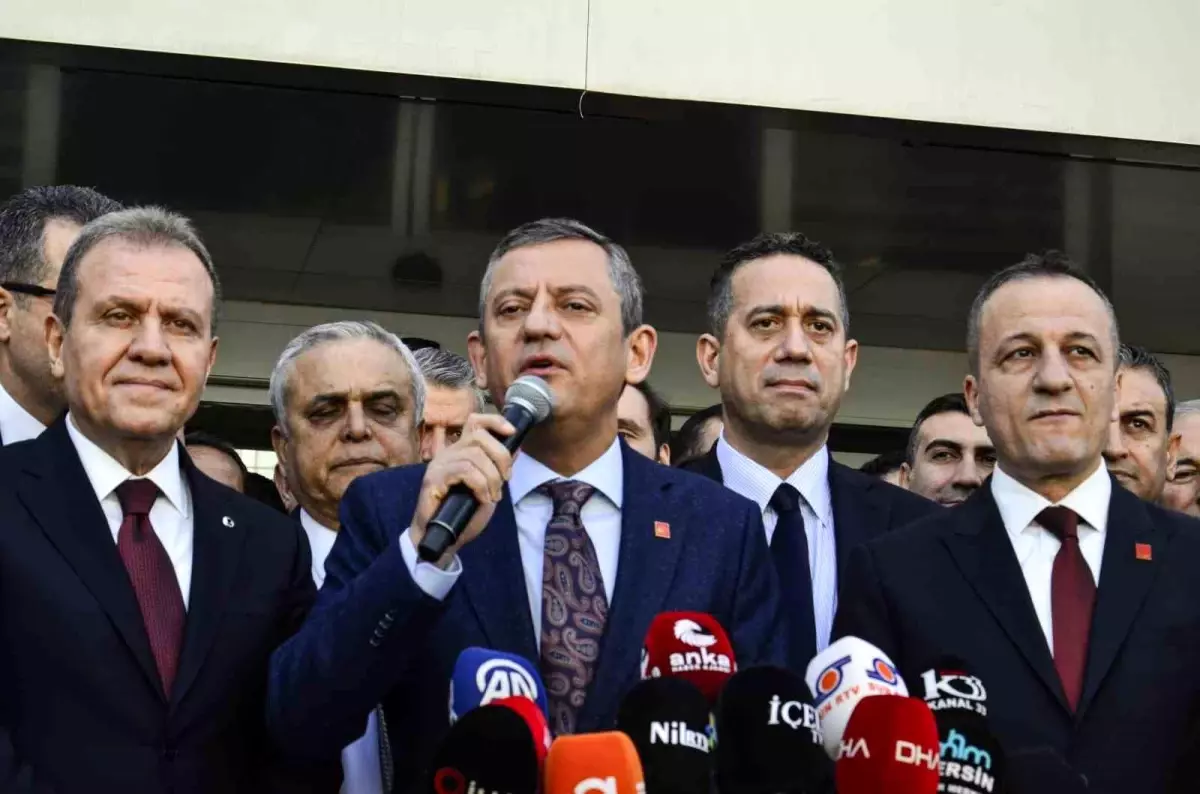 CHP Lideri Özgür Özel'den Mersin'de Sürpriz Açılış