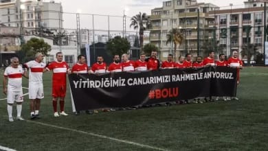 Eski Futbolcular Yeni Sahada Buluştu