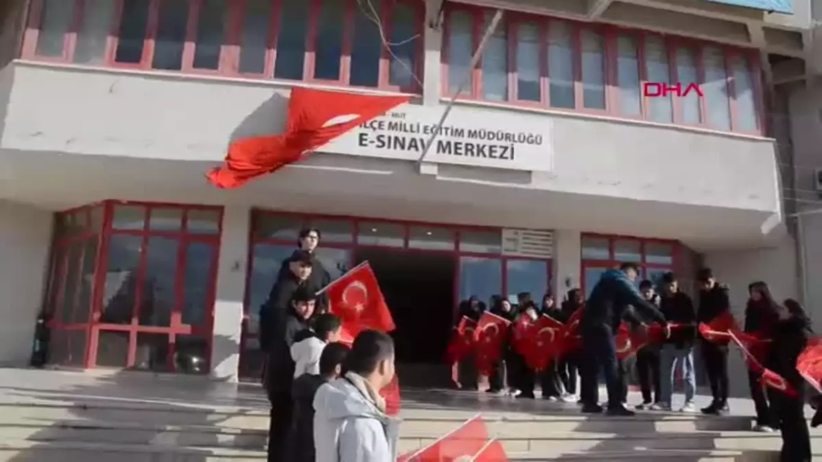 Uzaya Giden İlk Türk Astronot Alper Gezeravcı Öğrencilerle Buluştu