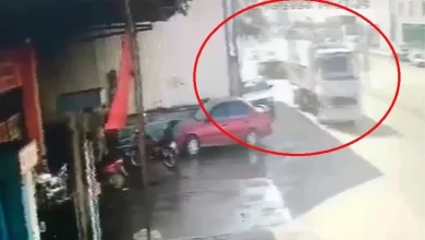 Mersin'de Kamyonun Kasa Kapağı Üç Çocuğa Çarptı