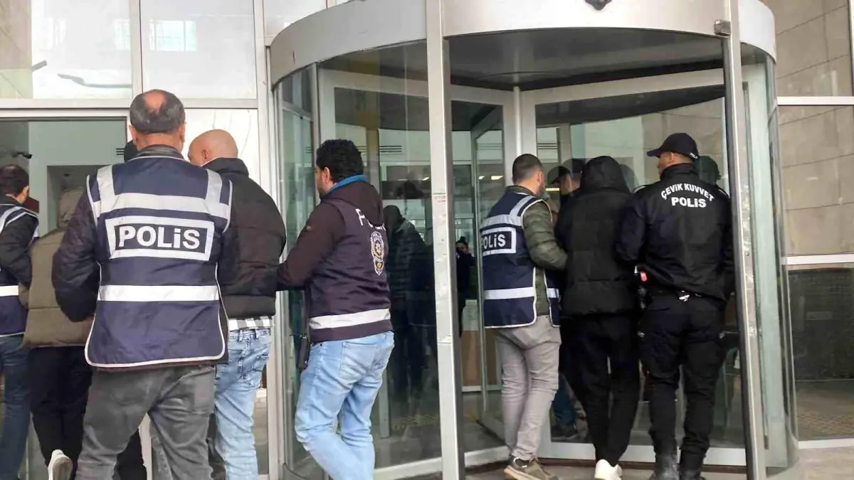 Mersin'de 'Kaplanlar' Çetesi Operasyonu