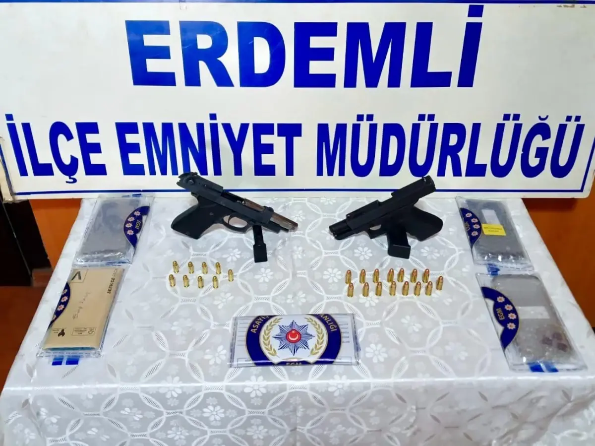 Erdemli'de Haraç Çetesi Tutuklandı