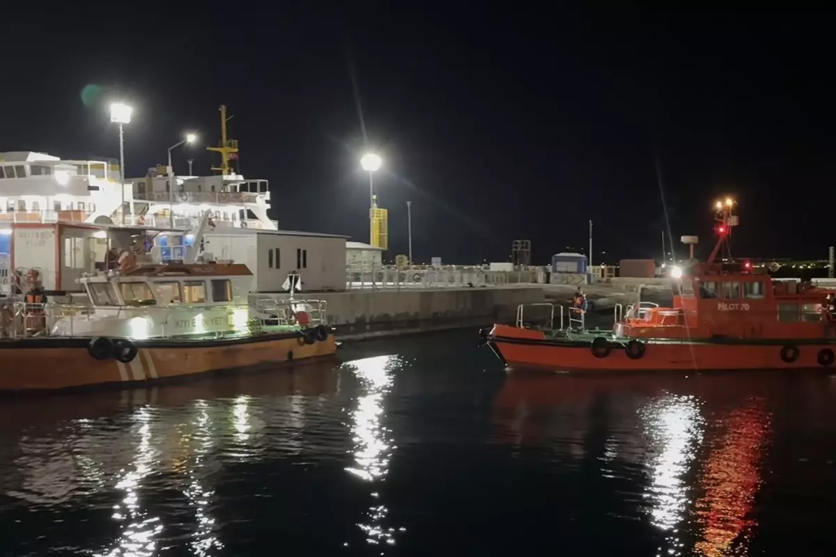 Çanakkale Boğazı'nda can pazarı! Kılavuz kaptan denize düştü