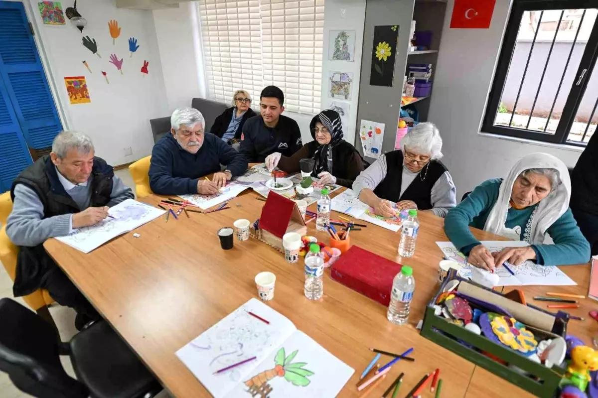 Hastalar 'Gülümse Alzheimer Yaşam Merkezi'nde hataya sıkı sıkı tutunuyor